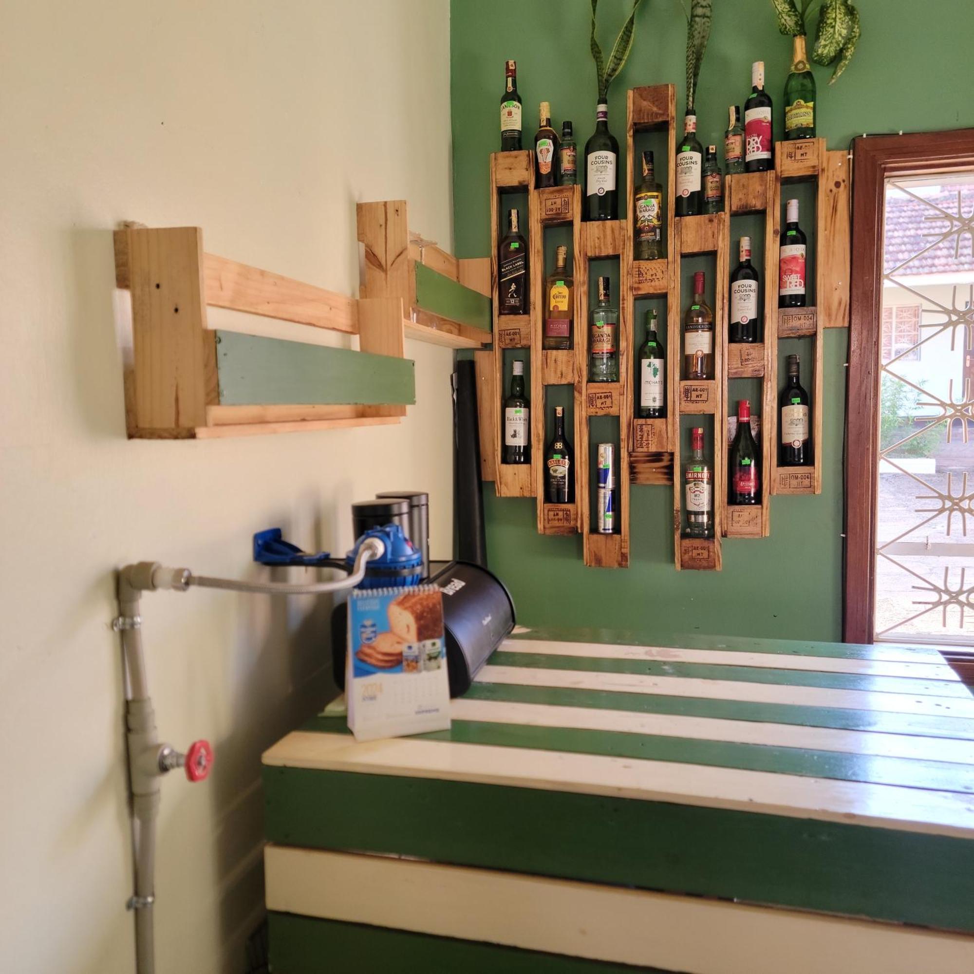Bed and Breakfast Grassroots Cafe & Deli Masaka Exterior foto